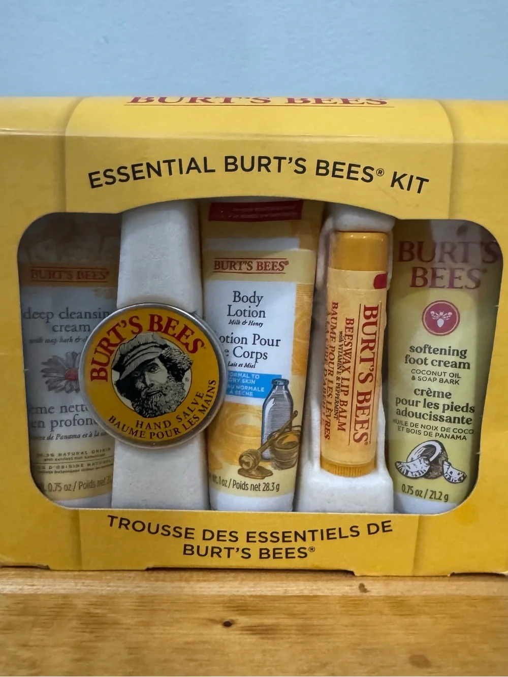 Burt's Bees Yellow Gift Kit - Bath & Body Essentials
